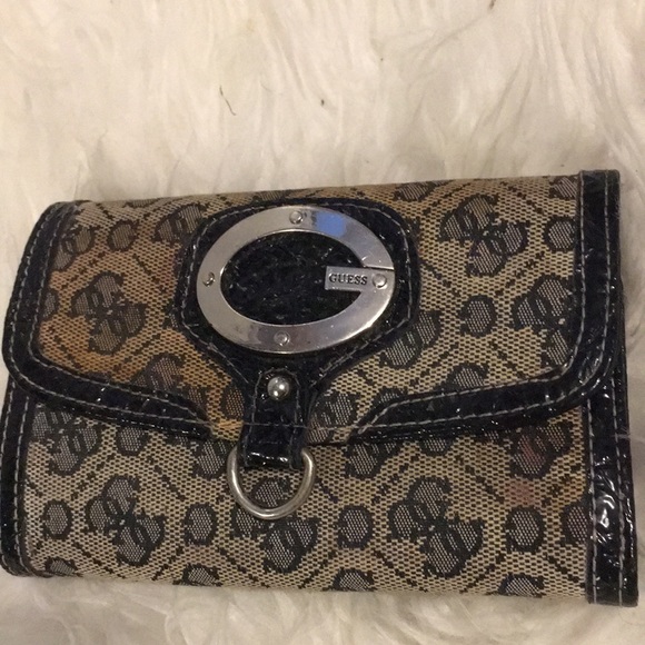 GUESS Wallet - Picture 1 of 3